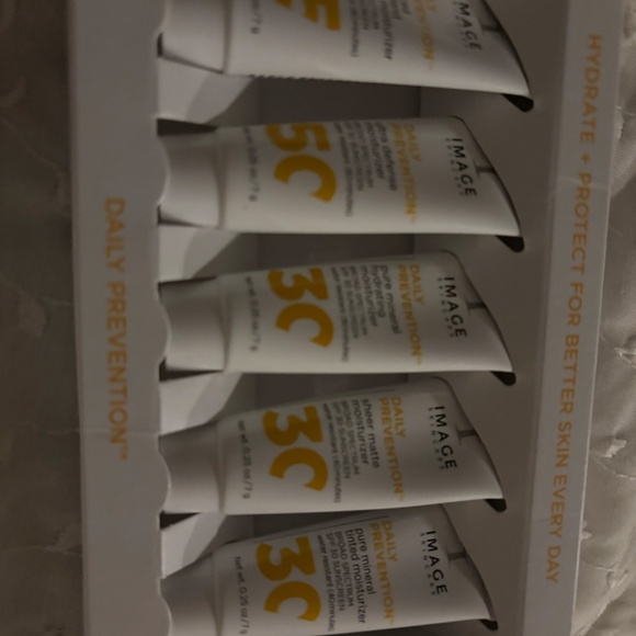 Image SkinCare DAILY PREVENTION pure mineral hydrating moisturizer SPF 30 MINIS - Picture 1 of 2